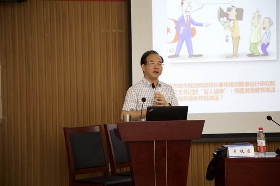 重庆大学马克思主义色站导航
院长肖铁岩教授授课.jpg